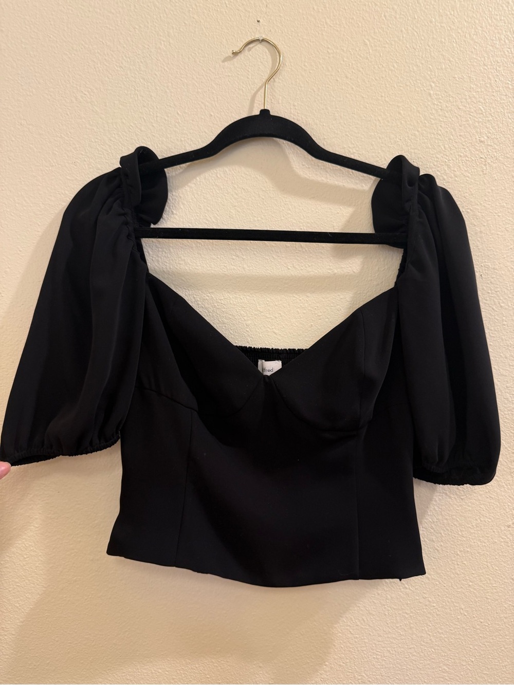 Aritzia Wilfred Black Puff-Sleeve Sweetheart Crop Top